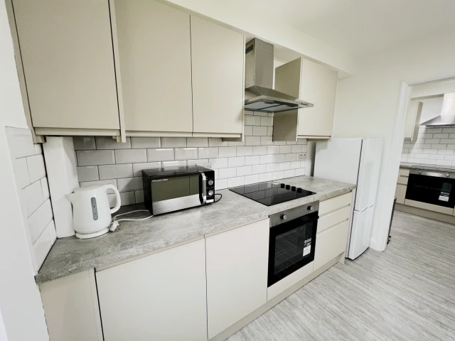 151 De Montfort Way 4