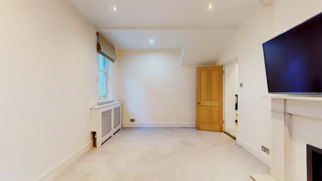 Nevern Square, Earls Court 3