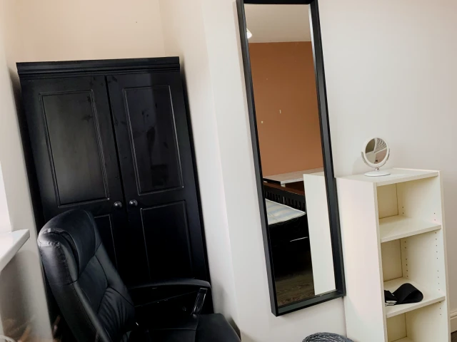 236 Sir Henry Parkes Road - Coventry student accommodation - room 4