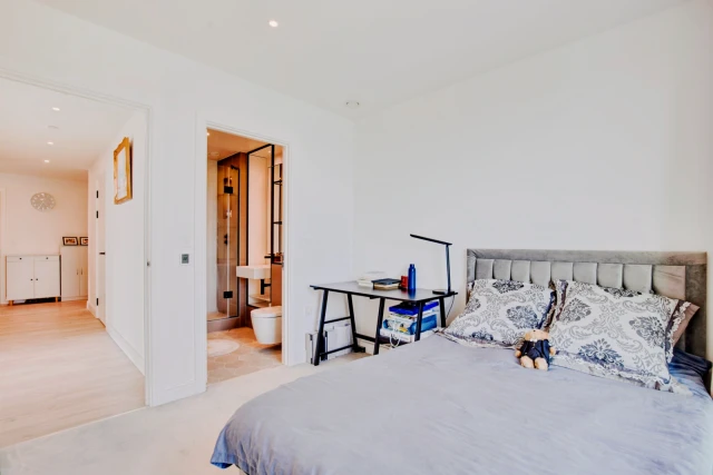 3 Bed Flat, Caldon Boulevard, HA0 3