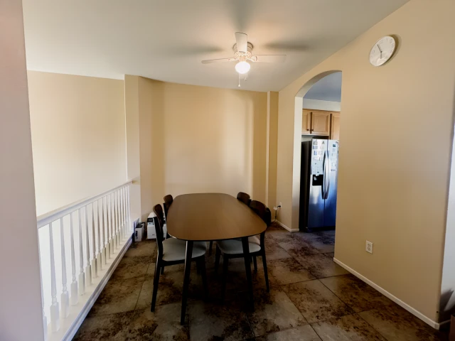 尔湾2b2.5b condo 带2车位车库和drive way 2
