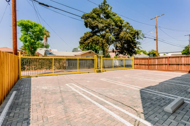 1236 W 37th Pl - Los Angeles student accommodation - Surface Parking Lot