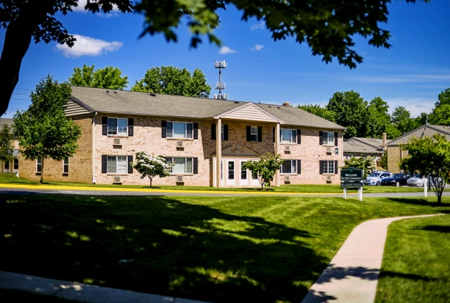 Woodland Plaza