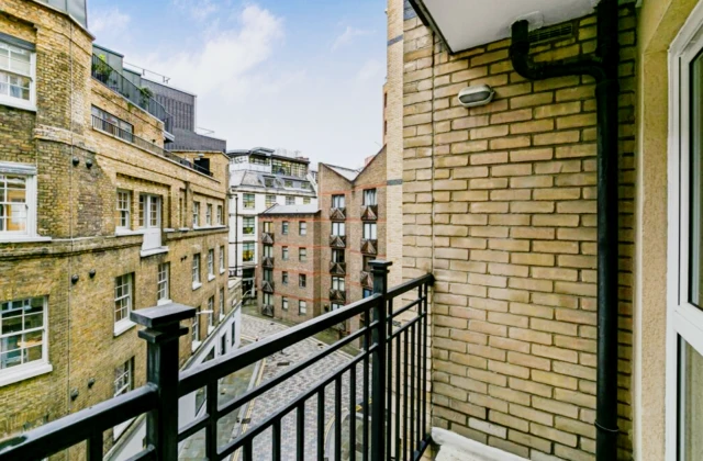 LH-Bartholomew Close 3