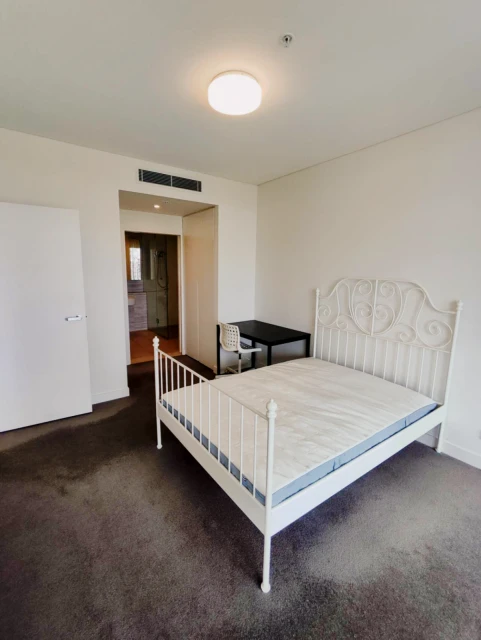 8 Ebsworth St 4