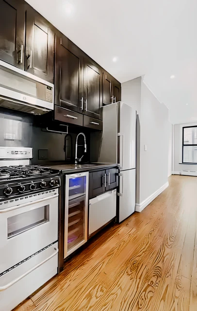 47 1/2 East 1st Street - New York student accommodation - 2 beds 2 baths