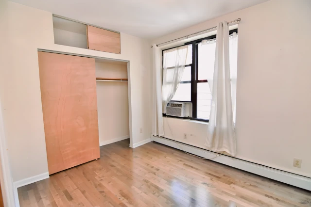 2236 3rd Ave 3