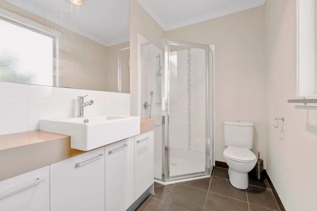 10 Binalong Avenue 4