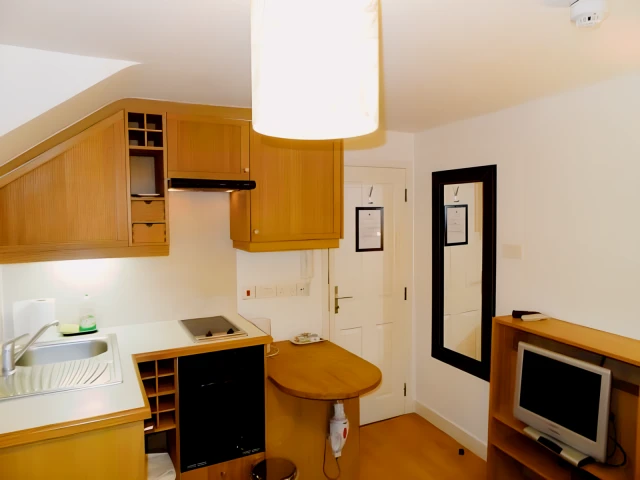 Mabledon Place 28145# 2