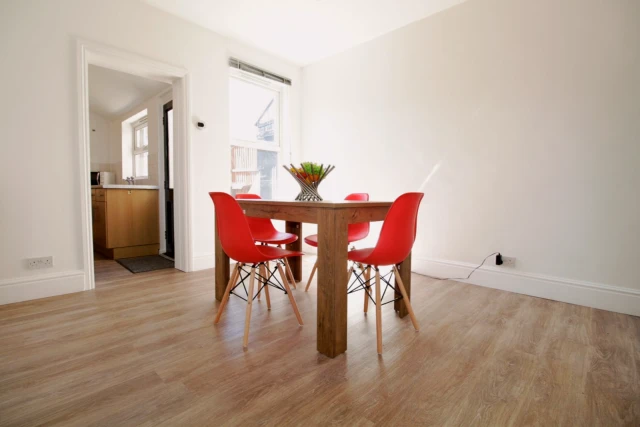 7 Peel Street 4