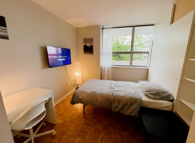 Sky Residence - Wellesley St E & Parliament St 1