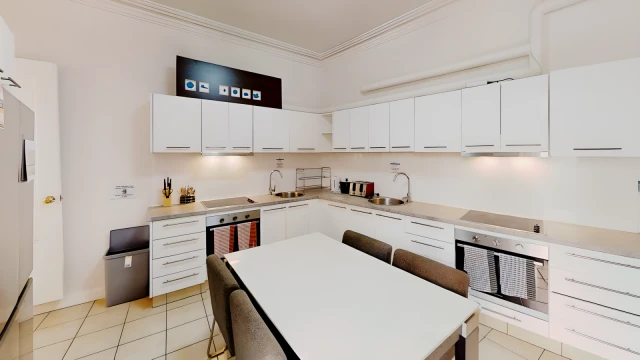 102 Abercrombie St - Sydney student accommodation - 5 bed 5 bath