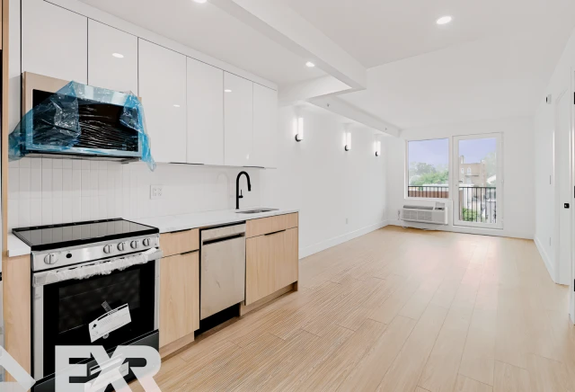 134 Erasmus St 4
