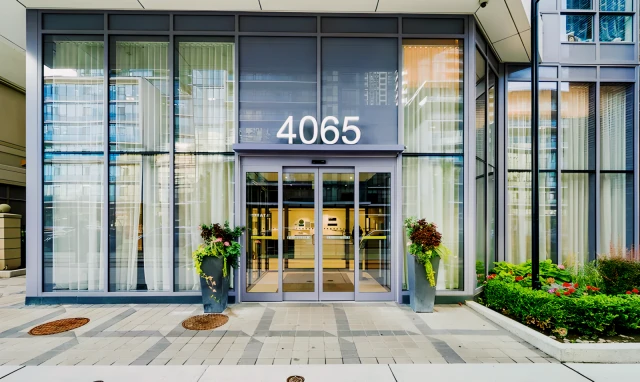 Wesley Tower at Daniels City Centre Condos 3