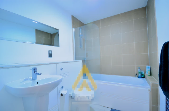 Entire Place·2B2B···Apartment 181,Latitude Birmingham, West Midlands, 3