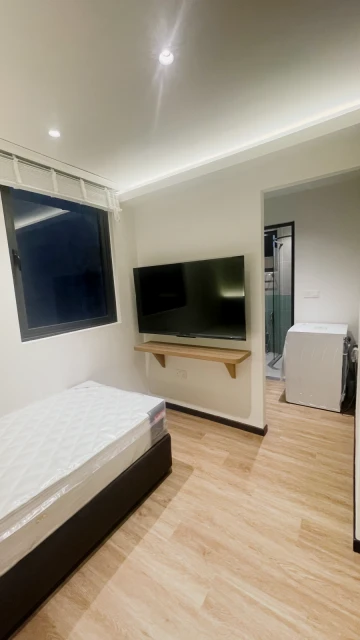 752 Bloom Apartment 4