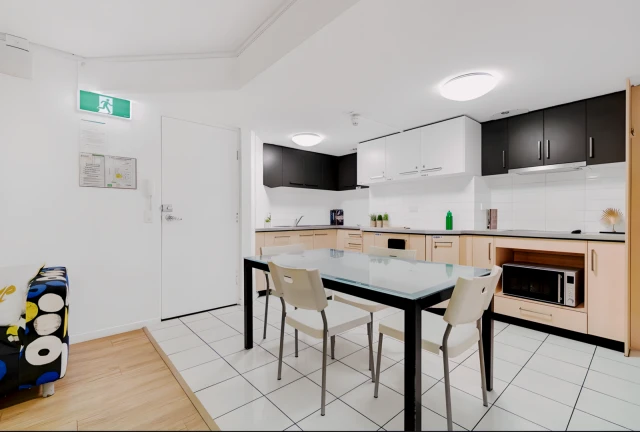 77 Sir Fred Schonell Dr 4