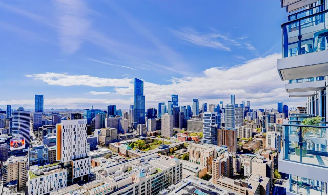 Dundas Square Gardens Condos 4