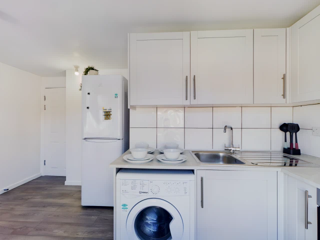 Flat 1 30 Haydn Avenue 2