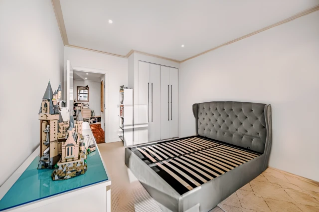 LH-Discovery Dock Apartment 1