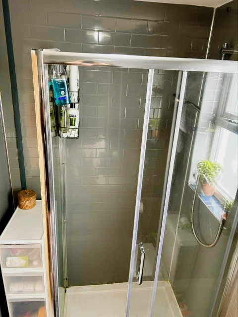 Bright double bedroom in East Ham 1