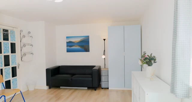 LH-Otter Close 1