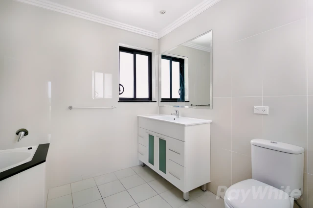 31/654 King Street,Newtown,New South Wales 2042 3