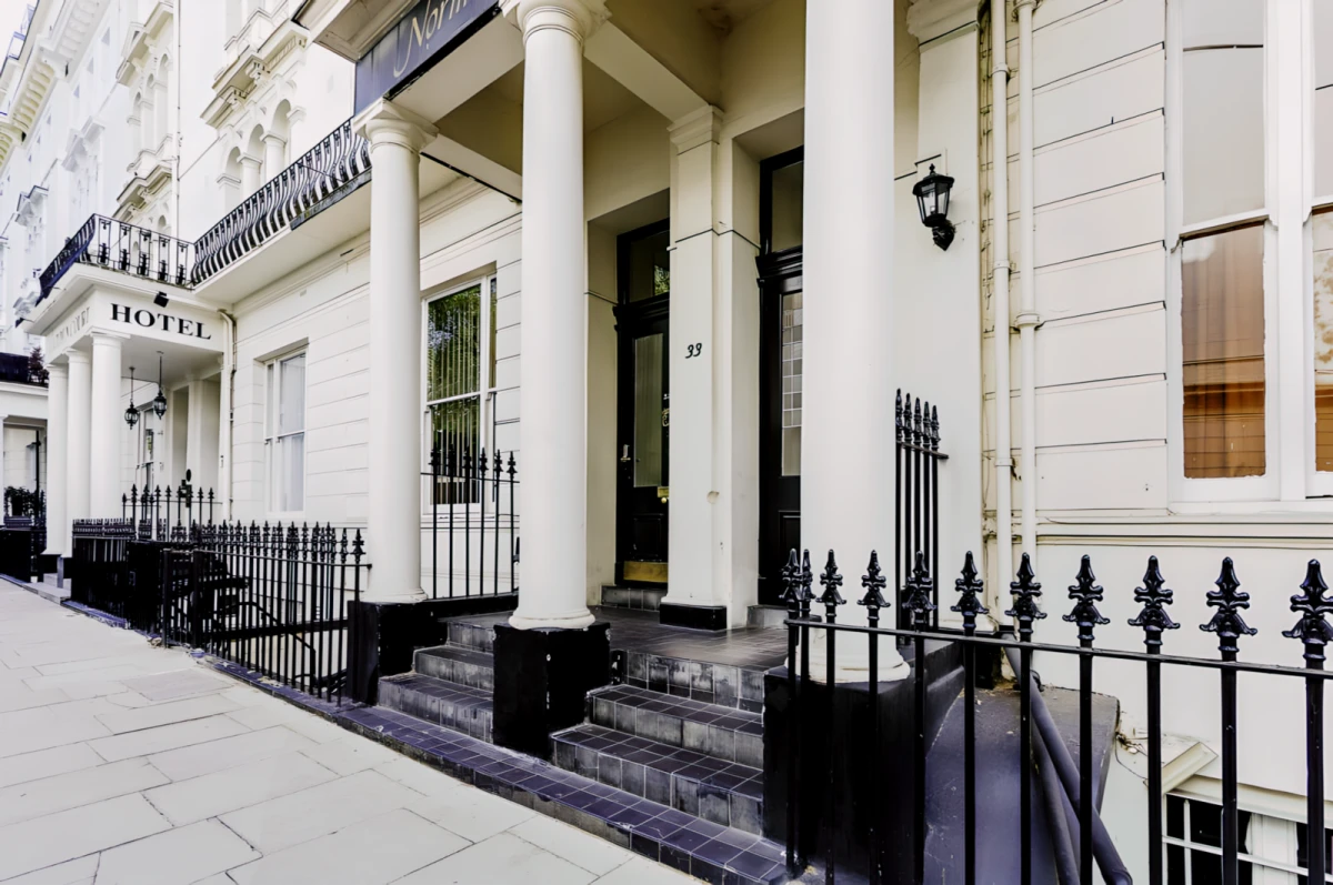 Kensington Gardens Square 12490# 0