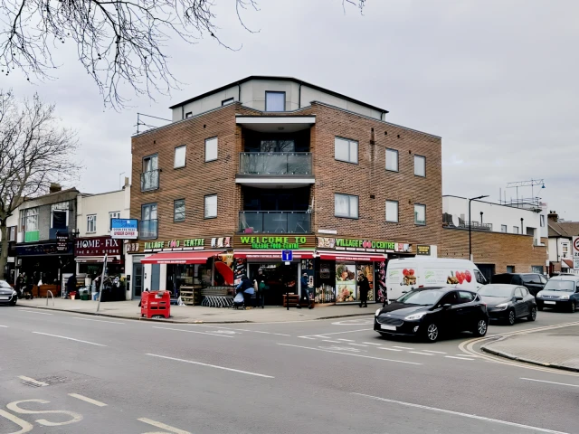 Chingford Mount Road 13481# 1