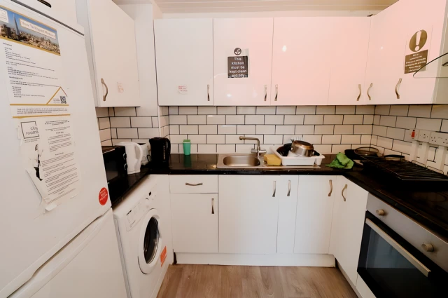 apartment in Mile End 4