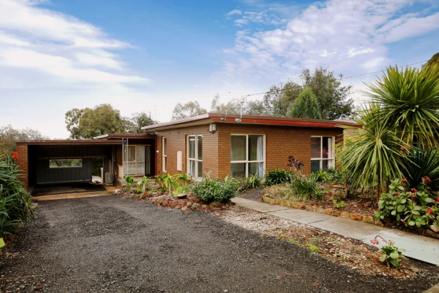 19 Sinclair Avenue, Templestowe Lower