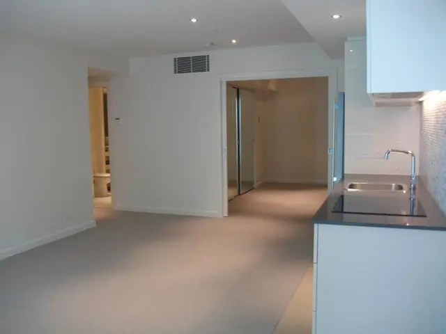 8 Waterside Place, Docklands 1