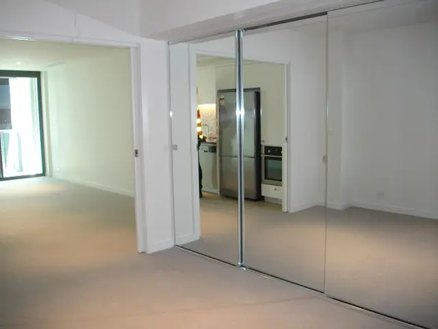 8 Waterside Place, Docklands 3