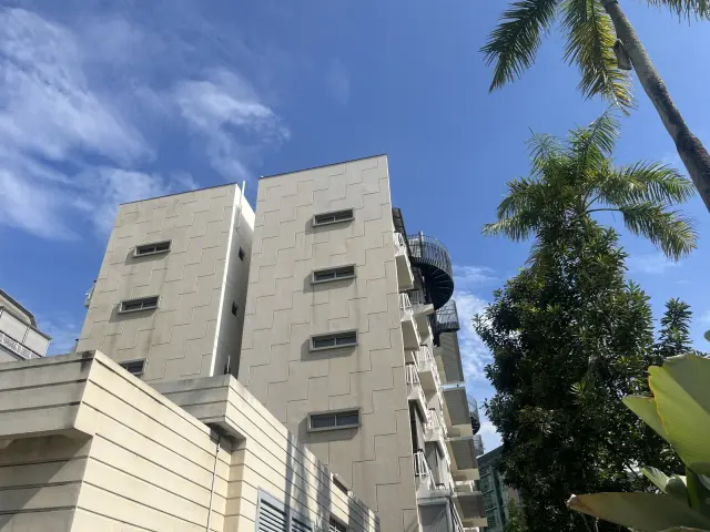 步行到Curtin Royal Palm Mansions公寓