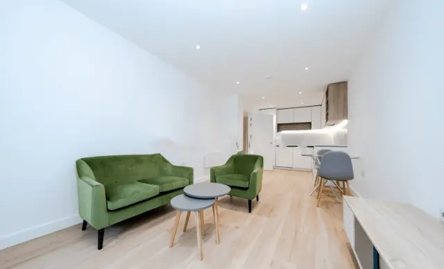 Flat 2 Fermont House, 15 Beaufort Square, London, NW9 4FF 2
