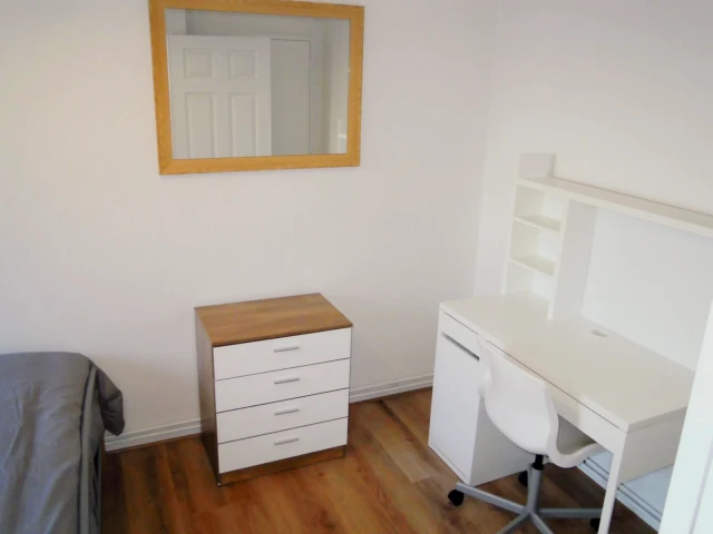 apartment in Shadwell 4