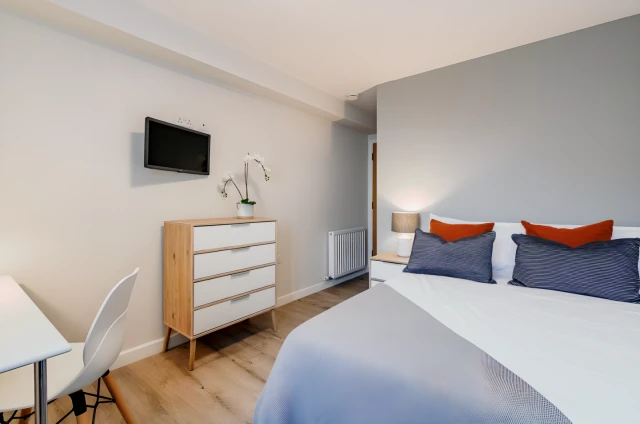 Flat 7 The Square, 1 Falconar Street 1