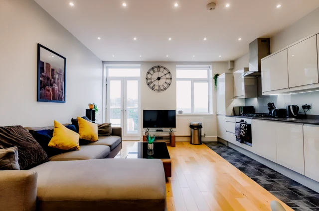 45 East Gate House 4