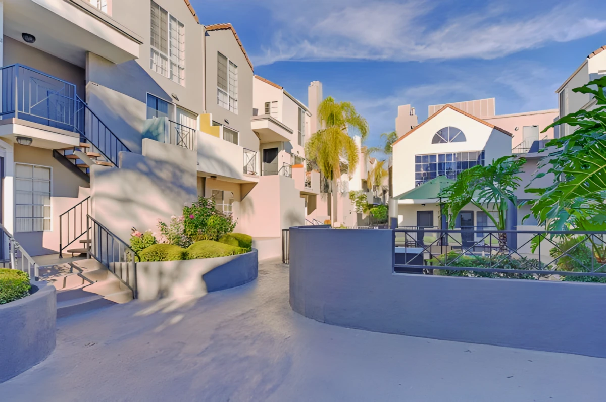 The Woods At Toluca Lake - Burbank student accommodation