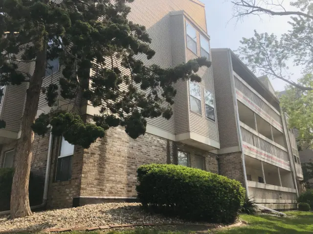 48 E John, Champaign, IL 61820 0