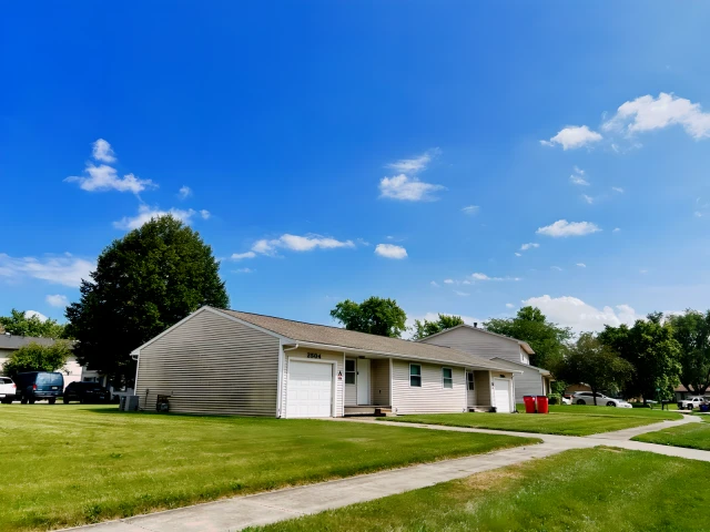 2504 Leeper Dr, Champaign, IL 61822 3