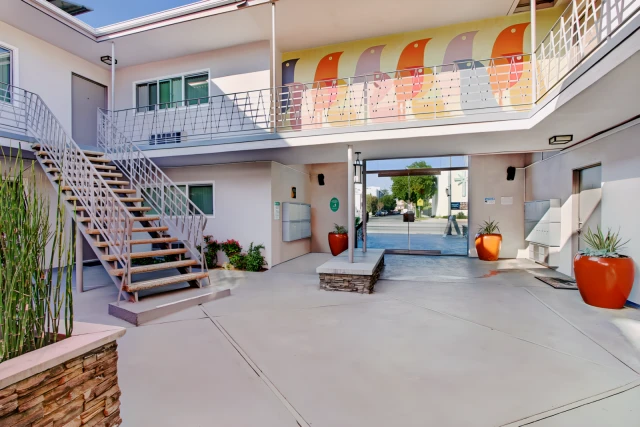 Twin Palms 4