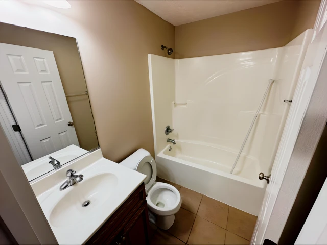 401 South Busey Avenue 4