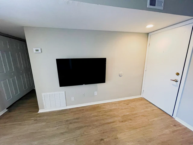 812 W Nevada Street, Urbana, IL 61801 3