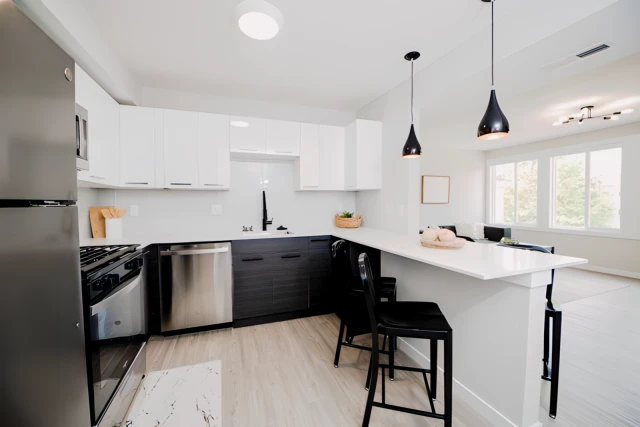 907 W. Stoughton, Urbana 3