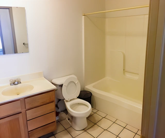 305 E. John St, Champaign, IL 61820 4