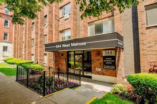 544 W. Melrose 1