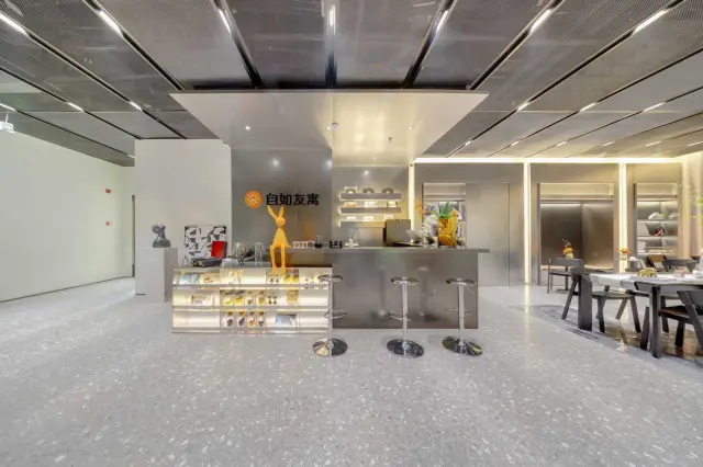 Four Seasons Metropolis Ziroom Apartment 3