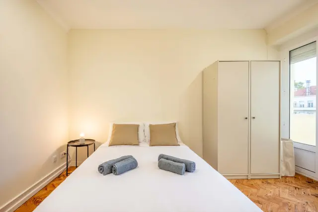 Rua Jose Duro 26, 3ºD - 1700-272 Lisbon, PortugalPT-17-150-001 1