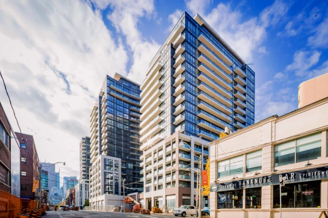 Axiom Condos(460 Adelaide) 2